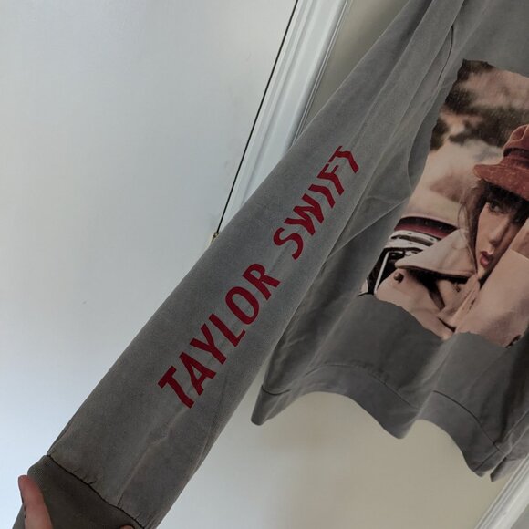 NWOT Red Taylor's Version Album Cover Pullover Crewneck Sweater - Picture 4 of 5